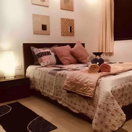 Apartment Rooftop Rendezvous - Artsy Terrace Garden Retreat Mumbai