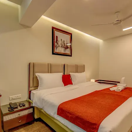 Staywood Suites, 3*
