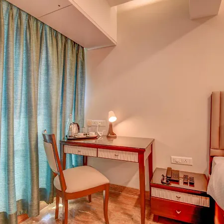 Staywood Suites, Hotel