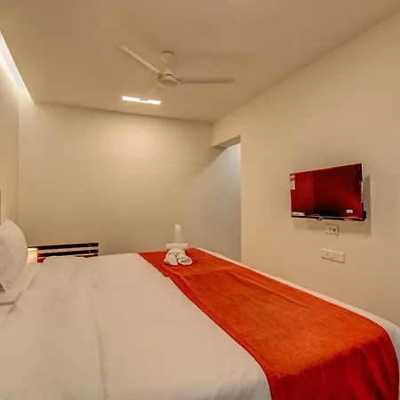 Hotel Staywood Suites, 3*