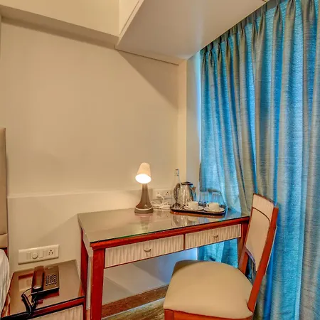 Staywood Suites, Hotel