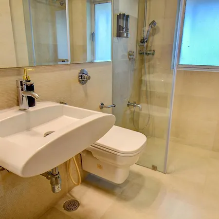 Staywood Suites, Hotel 3*