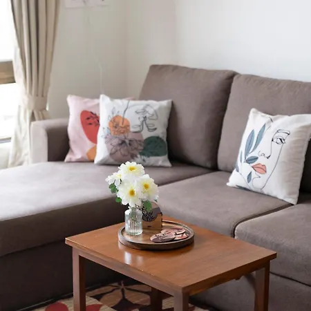 Breezy, Bright, Upper Floor 2bhk Nr Bkc & Airport Apartment Mumbai