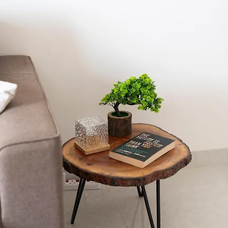 Breezy, Bright, Upper Floor 2bhk Nr Bkc & Airport Apartment
