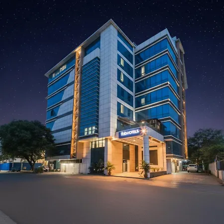 Fabhotel Aksa International 3*