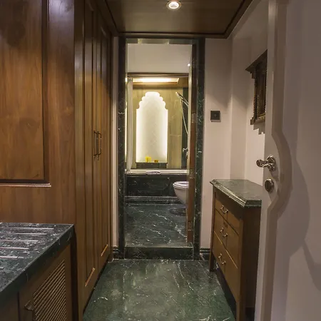 Bawa Continental Hotel 3*