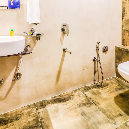 Fabhotel Aksa International 3*