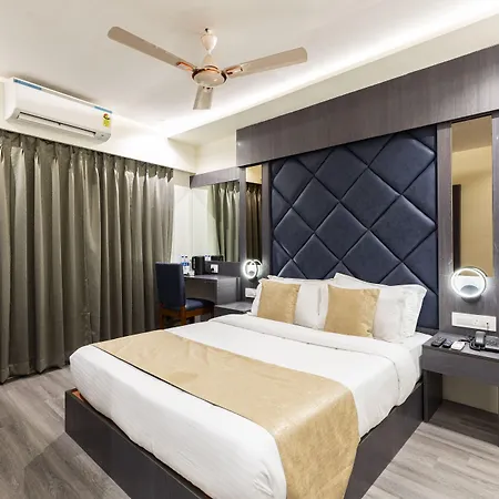 Classio Andheri - Near Dn Nagar Metro Station 3*