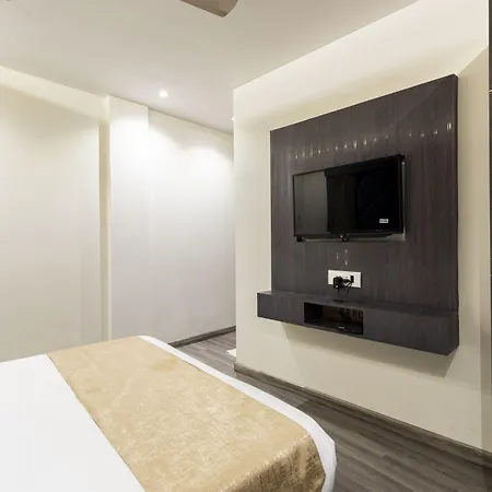 Hotel Classio Andheri - Near Dn Nagar Metro Station