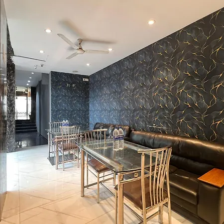 Kailash Park Near International Airport T2 3*
