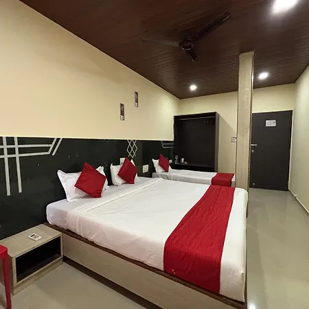 Hotel Kailash Park Near International Airport T2