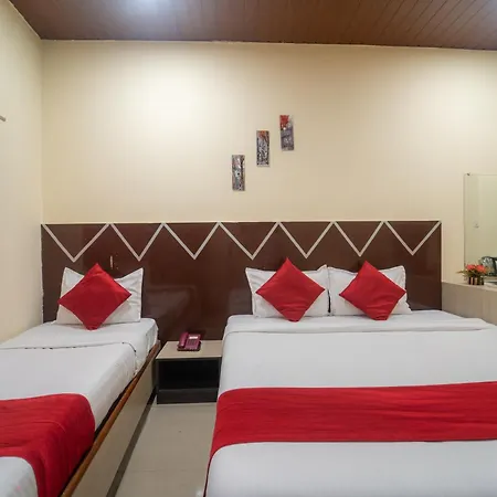 Kailash Park Near International Airport T2 3*