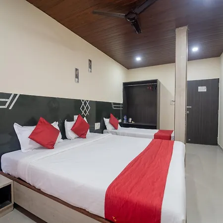 Kailash Park Near International Airport T2 3*