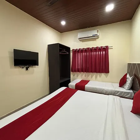 Kailash Park Near International Airport T2 Hotel 3*