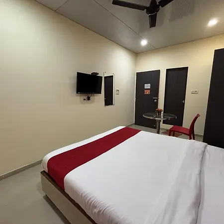 Hotel Kailash Park Near International Airport T2