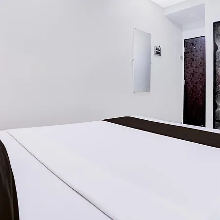 Super Collection O Asalpha Near International Airport Mumbai