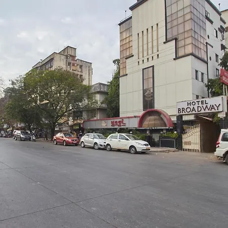Yogi Broadway Hotel 3*
