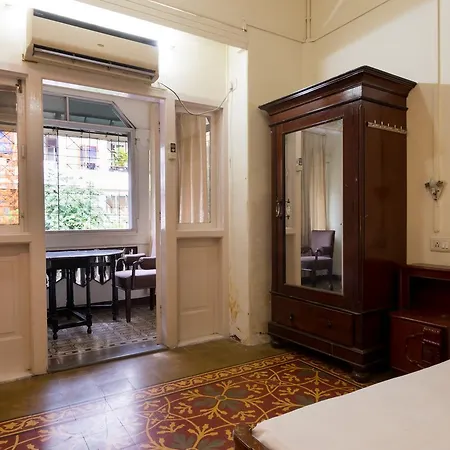 Bed & Breakfast At Colaba 3*