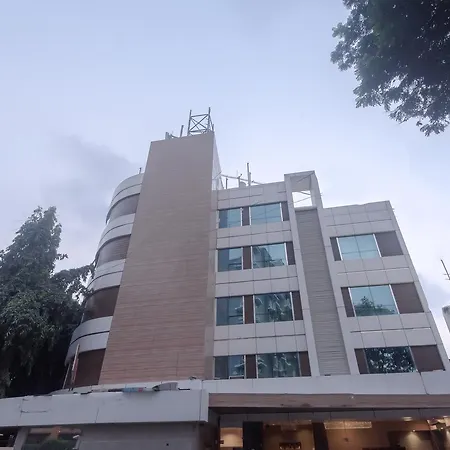 Hotel Oyo 3543 Santacruz East 3*