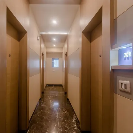 Hotel Oyo 3543 Santacruz East 3*