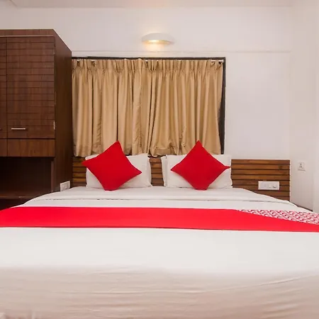 Swamini Niwas Hotel *