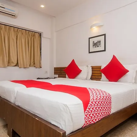 Swamini Niwas Hotel *