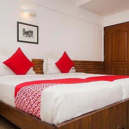 Swamini Niwas Hotel *