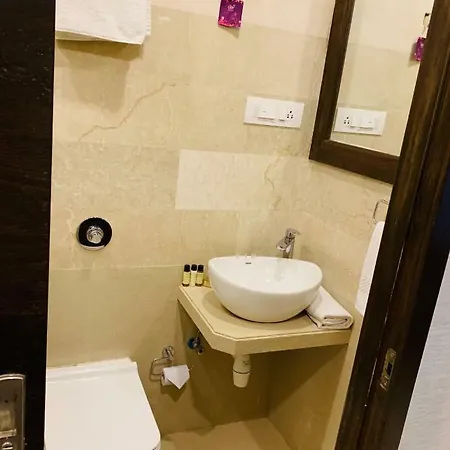Theory9 Premium Service Khar Apartment