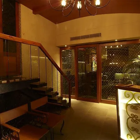 Bawa Continental Hotel 3*