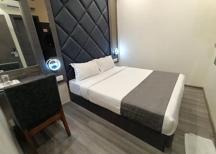 Hotel Classio Andheri - Near Dn Nagar Metro Station