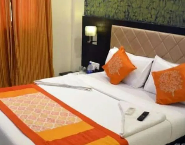 Hotel Avenue Near T-2 International Airport Mumbai