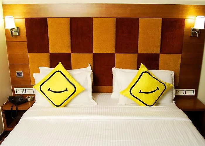 Stay Vista Rooms Near Marine Drive