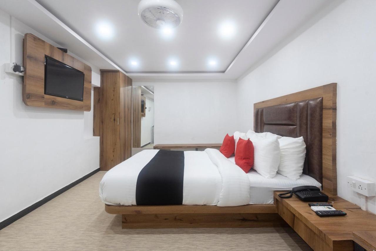 Hotel Capital O 68823 Baba's Residency