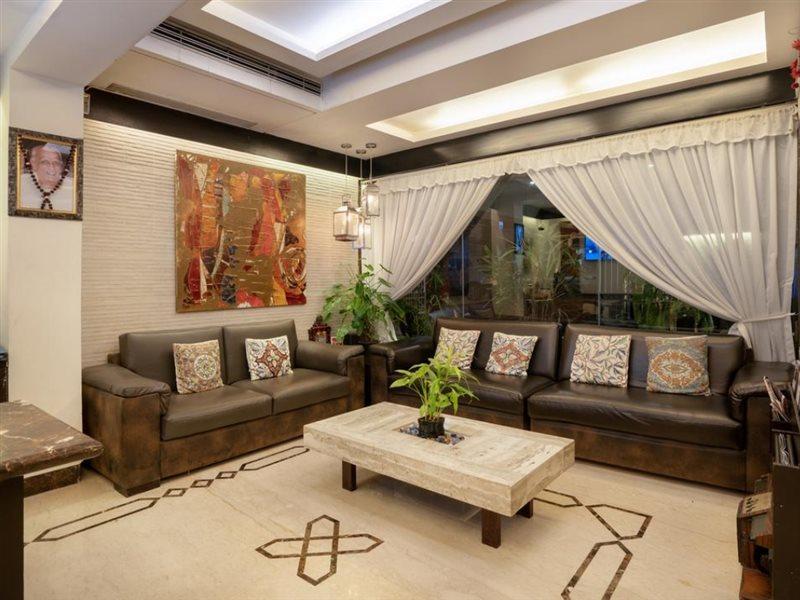 Executive Enclave 3*