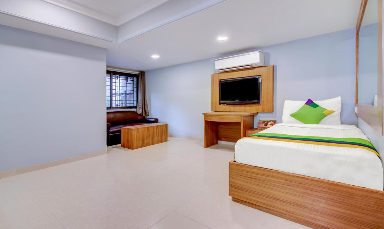 Treebo Cruz Royale Santacruz West 3*