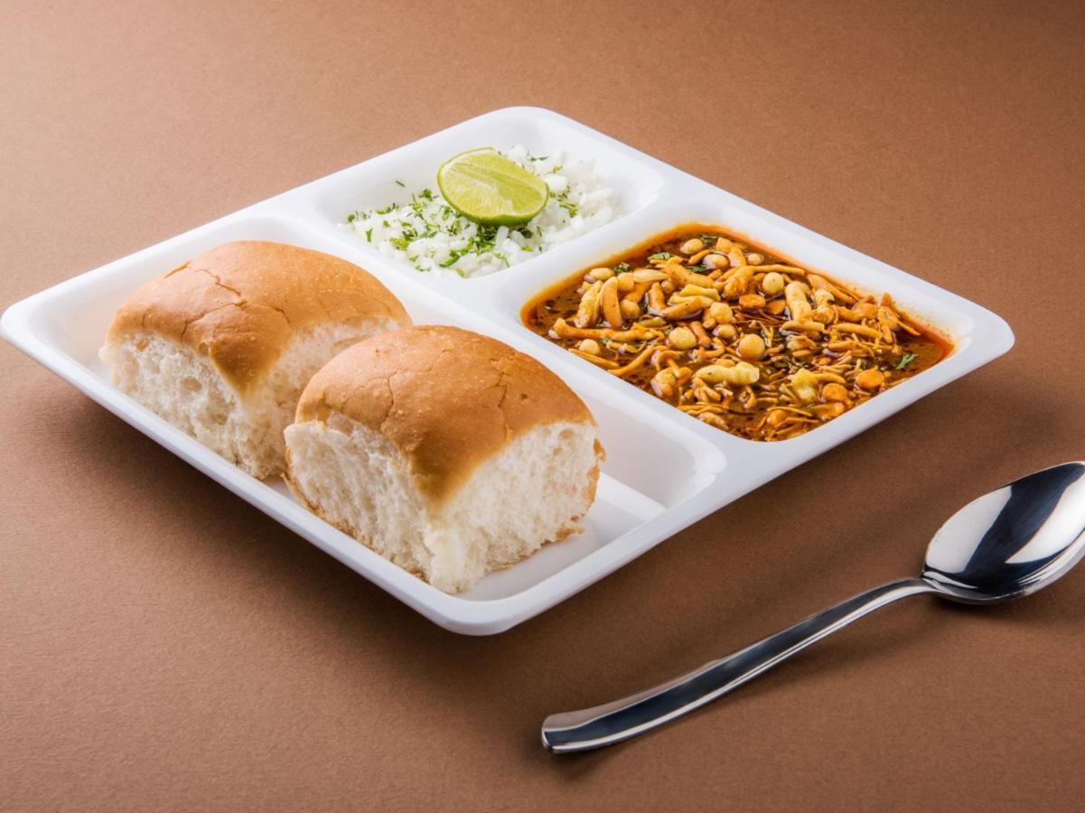 Oyo Flagship 75787 Meadow 3* Mumbai