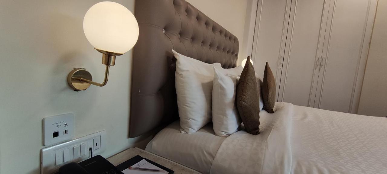 Executive Enclave 3*