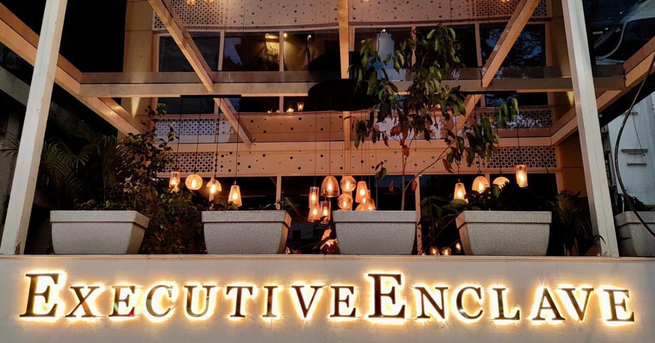 Executive Enclave 3*