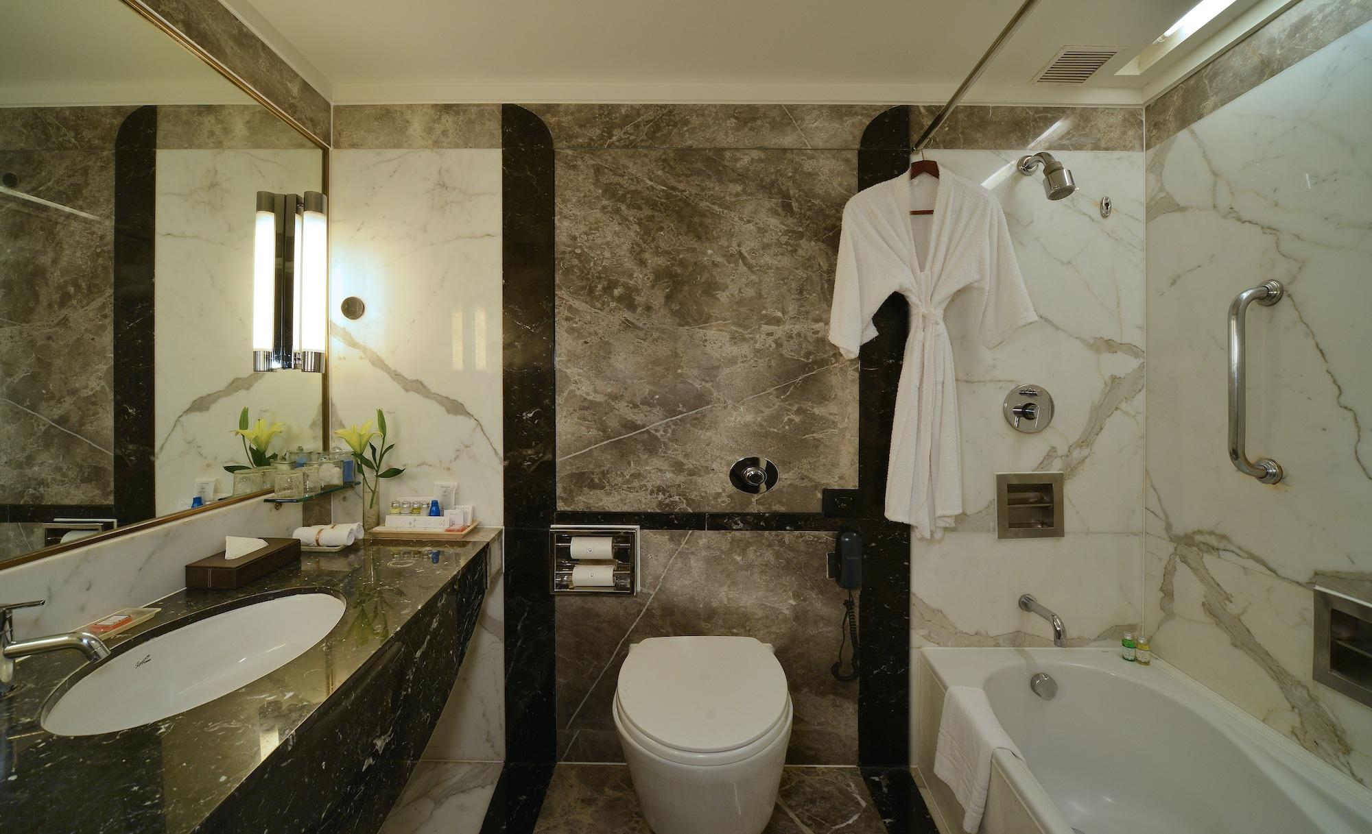 Marine Plaza 5*