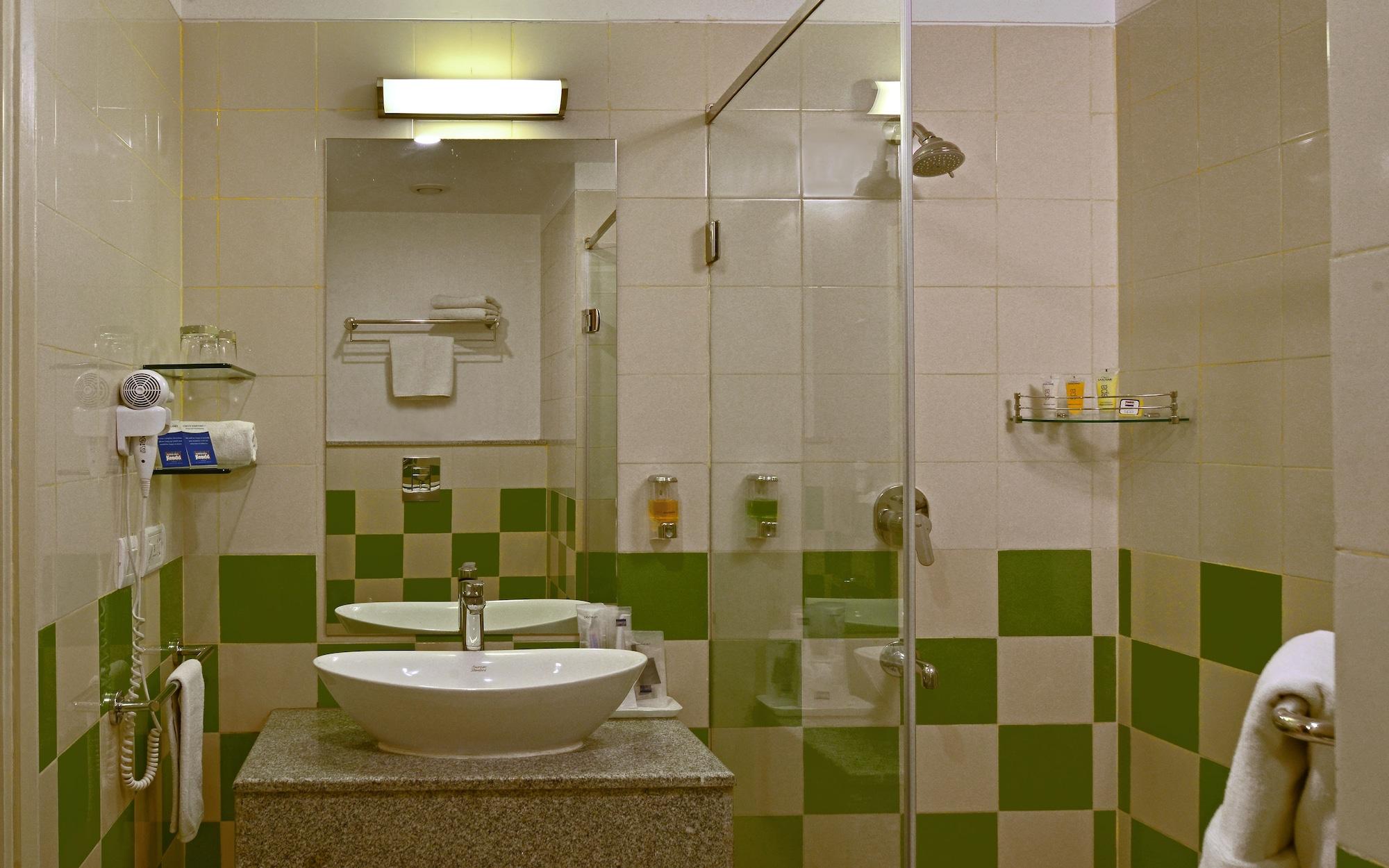 Hotel Lemon Tree Premier, Malad, 4*