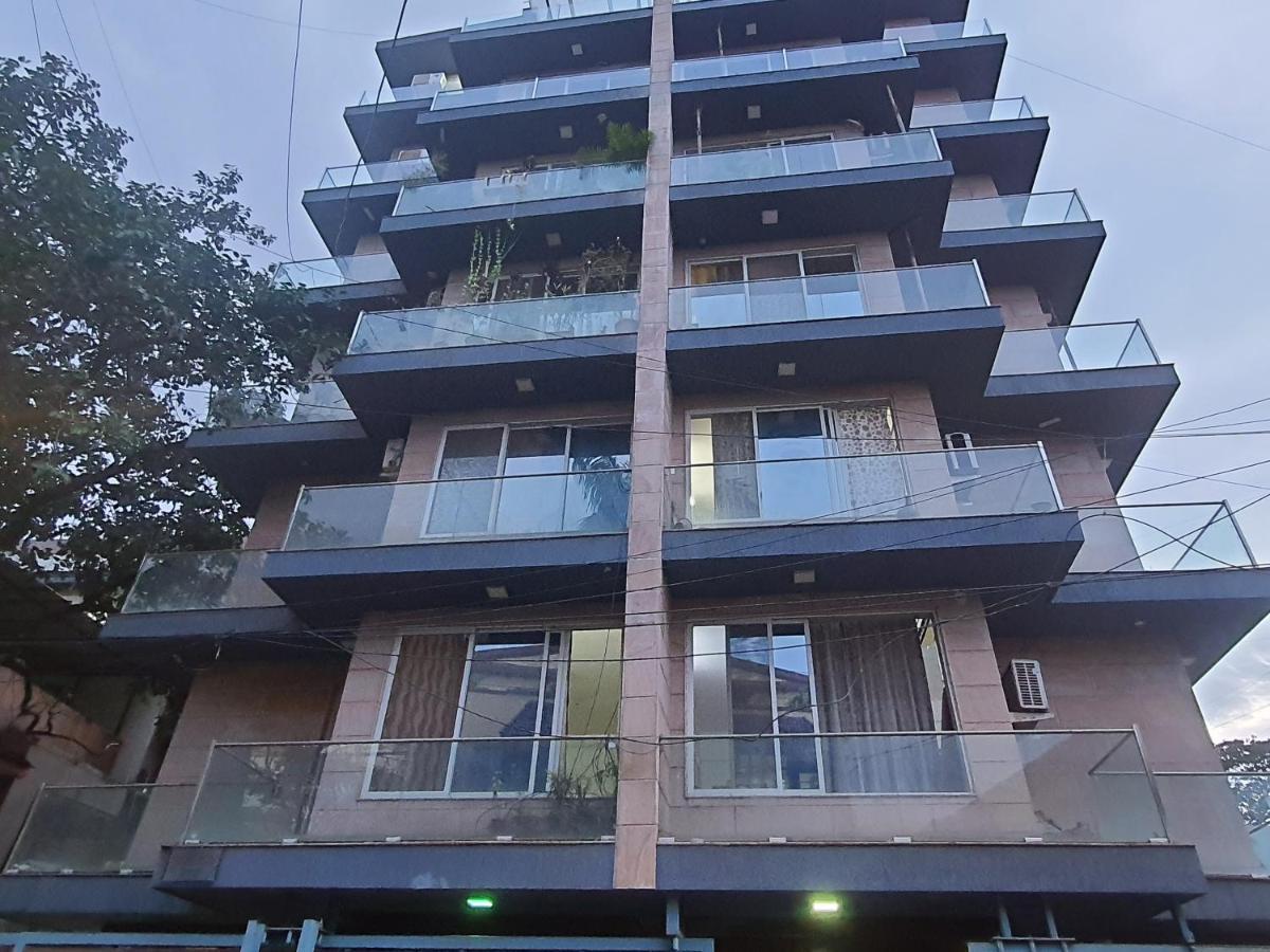Osi Lilavati Bandra Apartment *