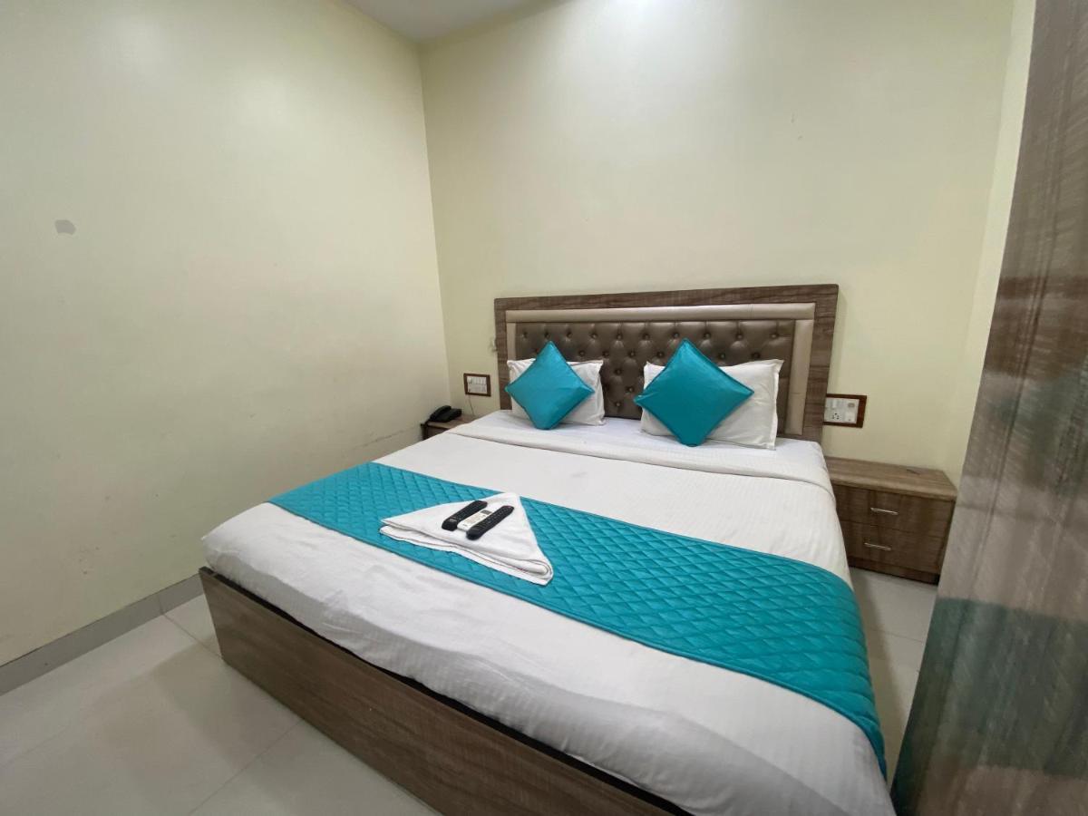 Apsara- Near J J Hospital 2*