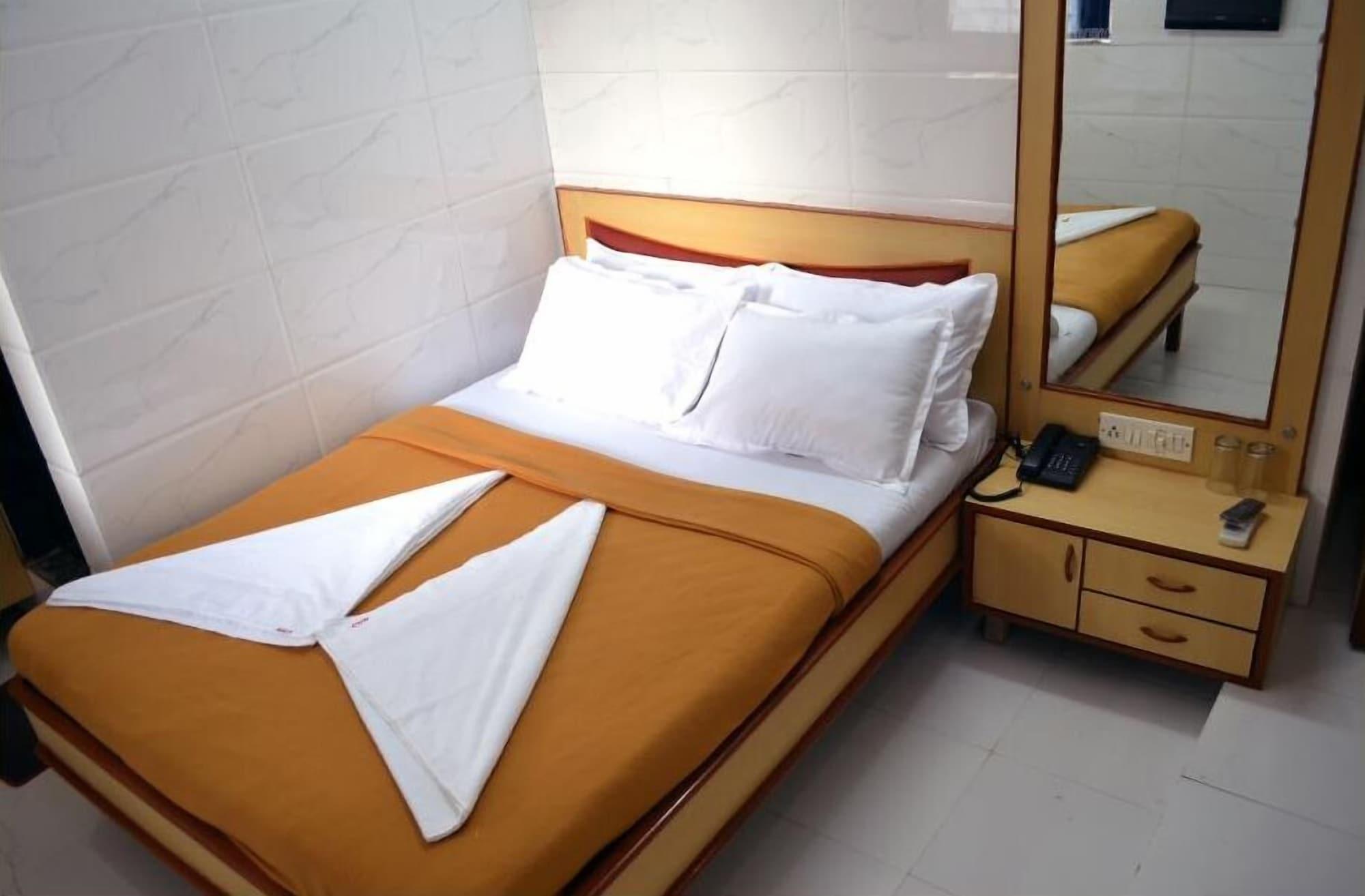 Hotel Fabexpress New Deepak - Nr & Csmt Station Bombaim