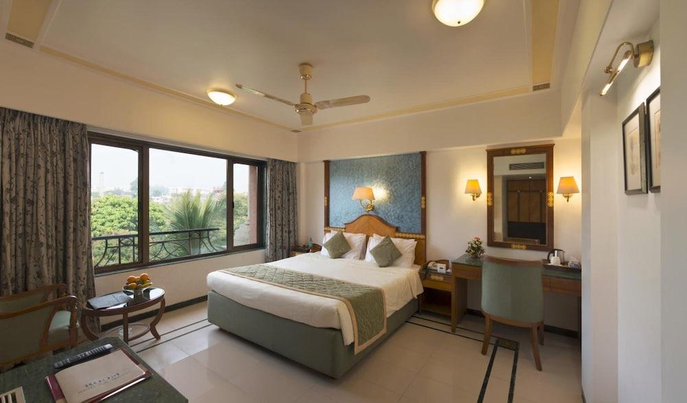 Hotel The International By Tunga 3*