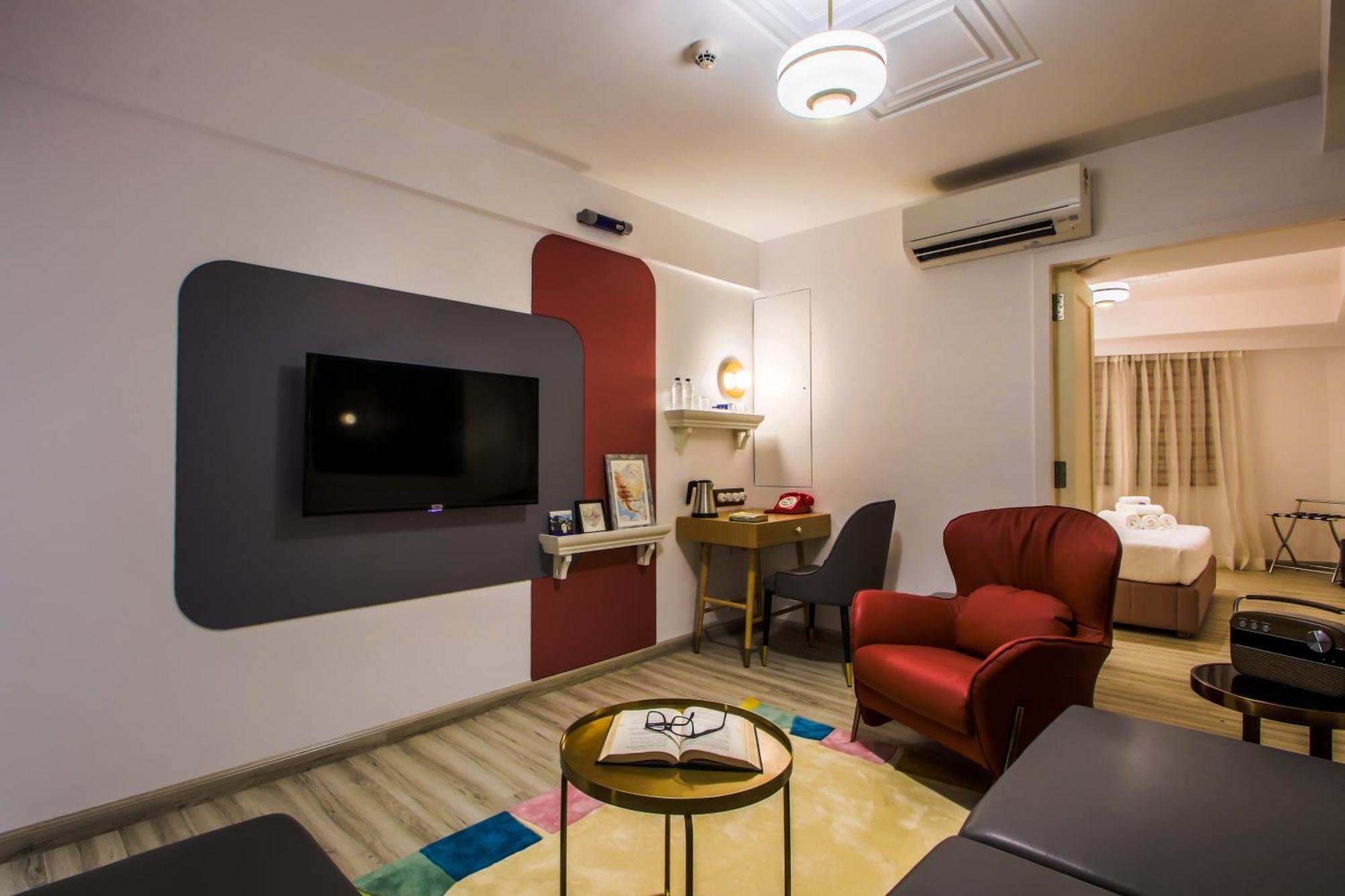 T24 Retro Hotel