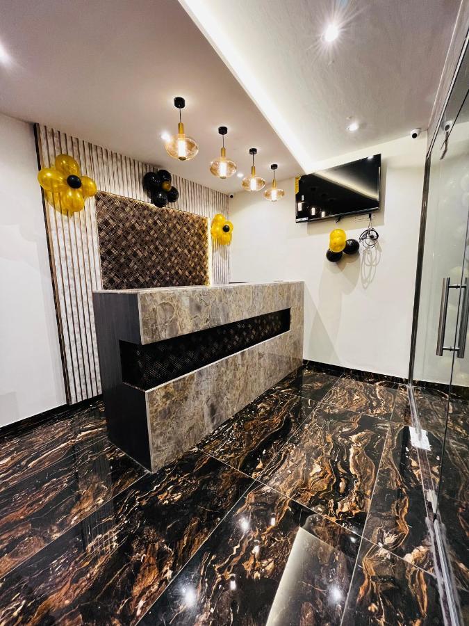Classio Andheri - Near Dn Nagar Metro Station 3*