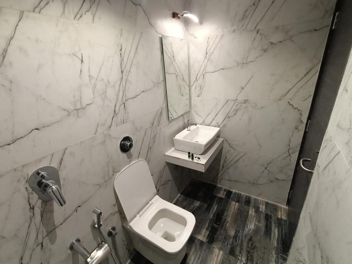 Hotel Classio Andheri - Near Dn Nagar Metro Station Mumbai