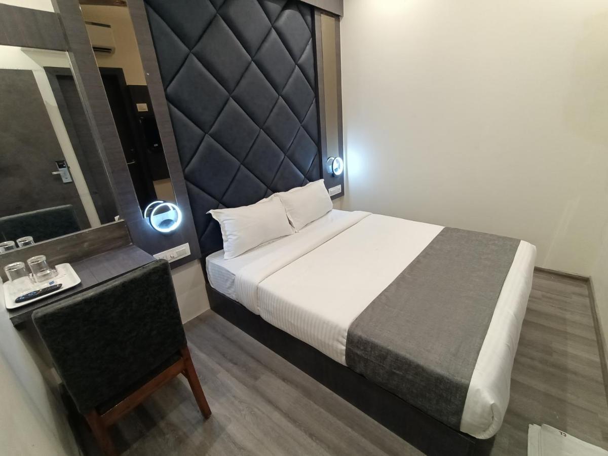 Hotel Classio Andheri - Near Dn Nagar Metro Station 3*