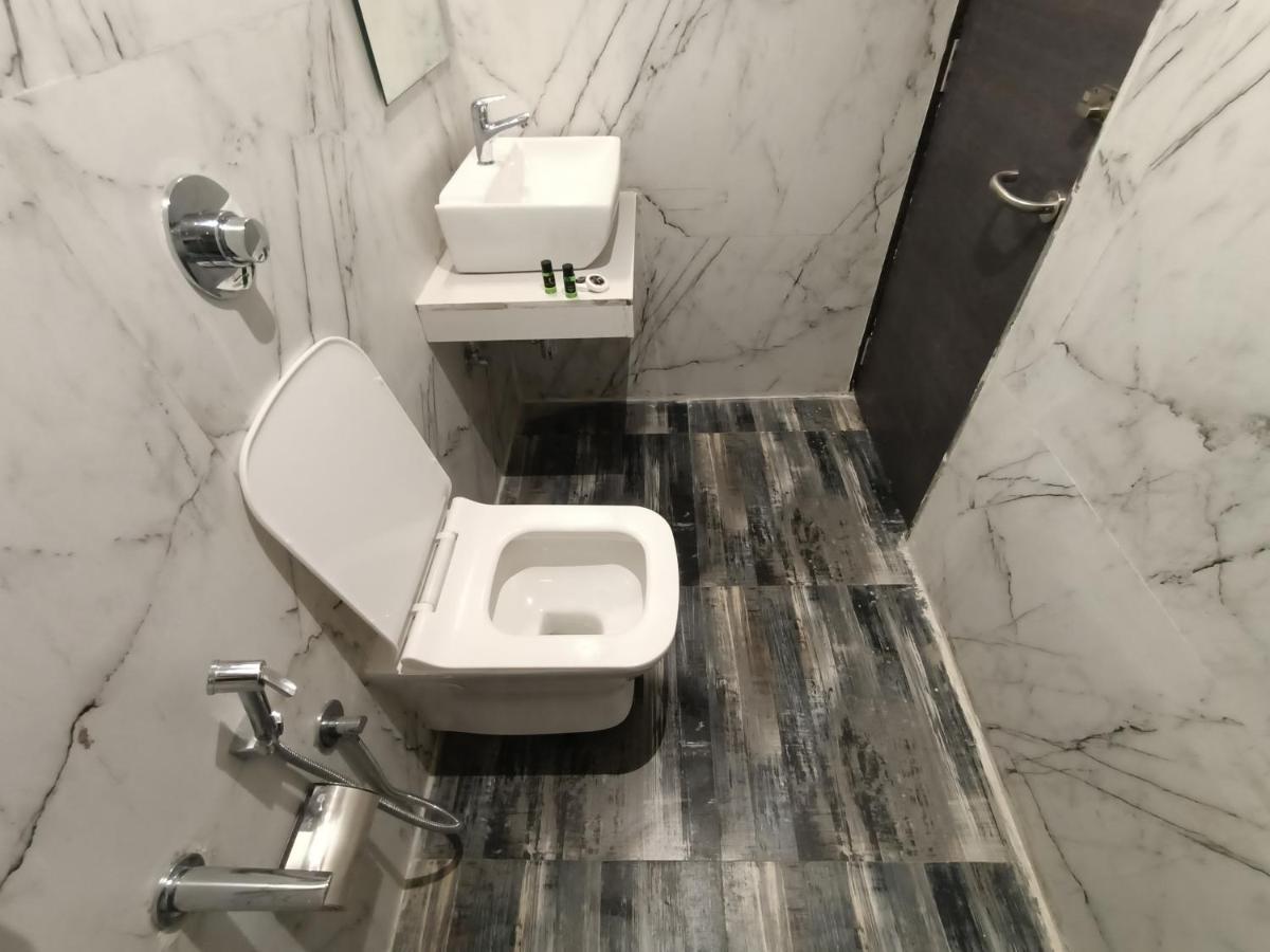 Hotel Classio Andheri - Near Dn Nagar Metro Station