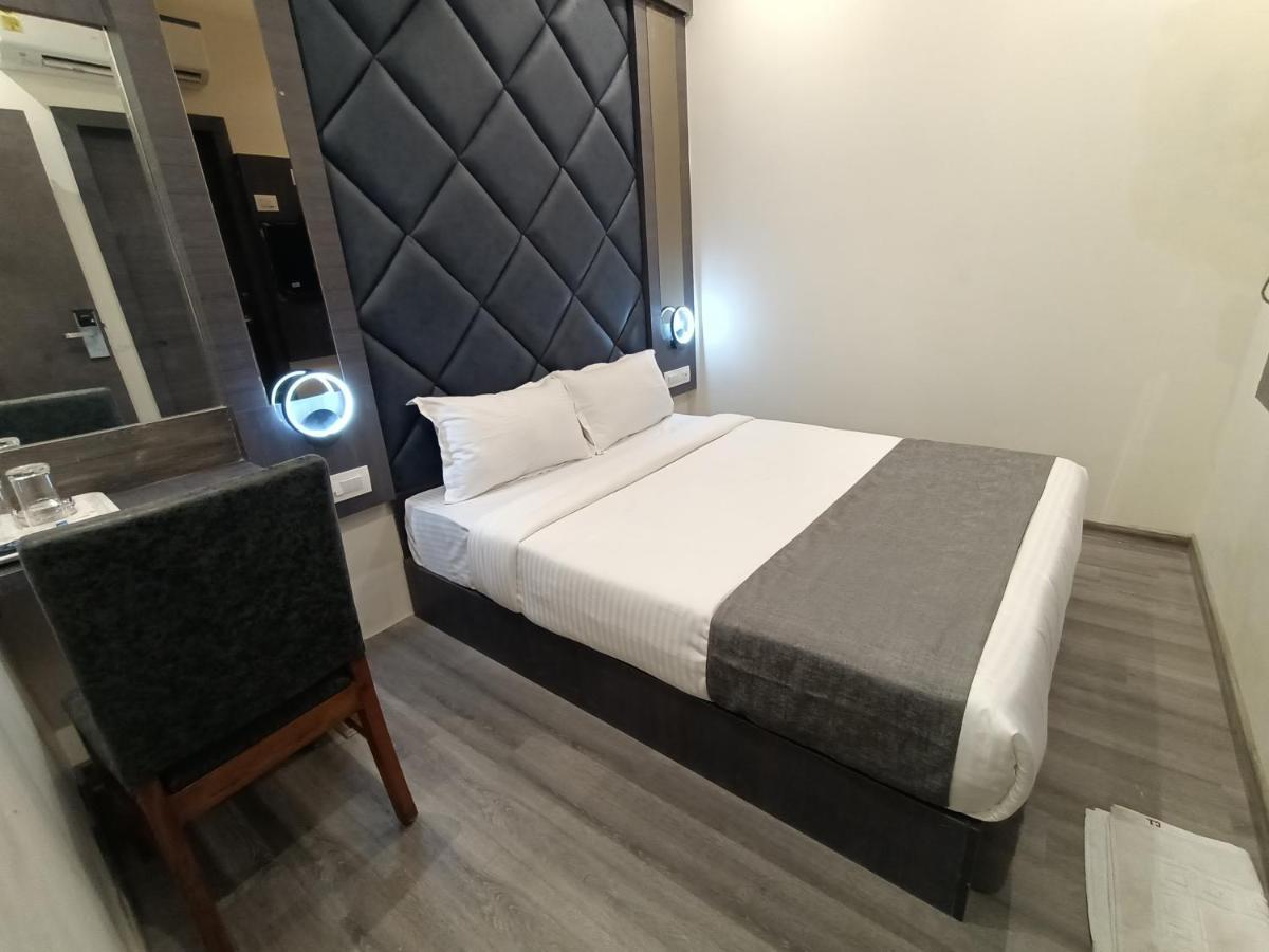 Hotel Classio Andheri - Near Dn Nagar Metro Station Mumbai